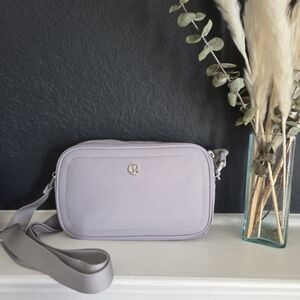Lululemon Athletica Everywhere Camera Crossbody Bag 2L Grey Silver Nylon